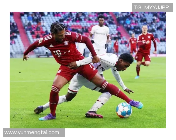 足球明星留脏辫子引发热议网友热评其新造型与球场表现的关系